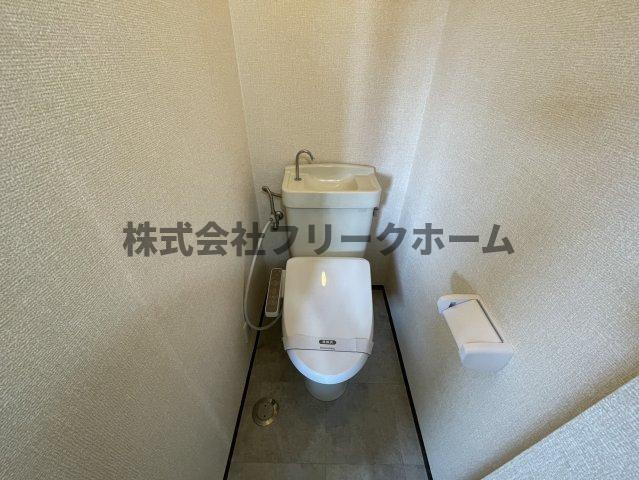 小金井市前原町３丁目の賃貸マンションのトイレ