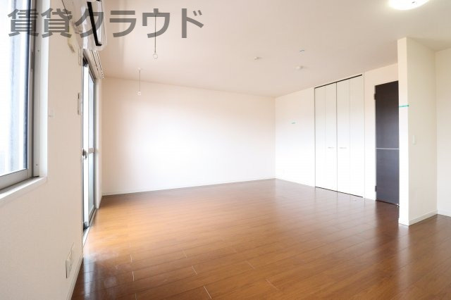 リヴェール星久喜の居間・リビング|ゆったり過ごせる居間です