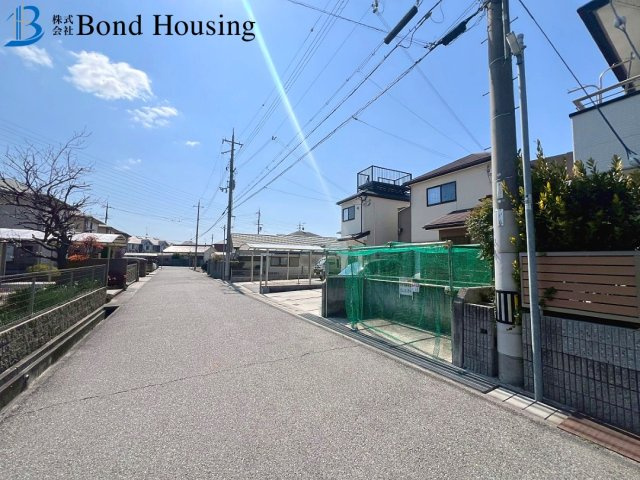 近隣買い物施設充実　水谷2丁目　中古戸建の前面道路含む現地写真