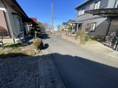 【前面道路含む現地写真】 | 真岡市東光寺4DK中古住宅