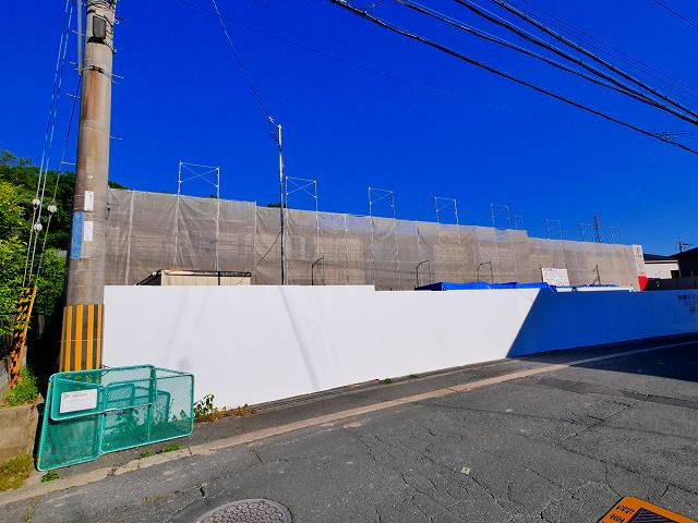 フラン・ソレイユ　学園前の外観