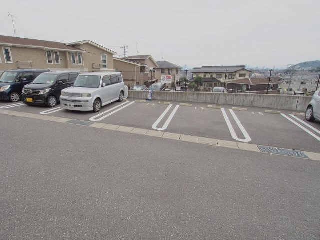 広島市安佐南区山本９丁目のアパートの駐車場