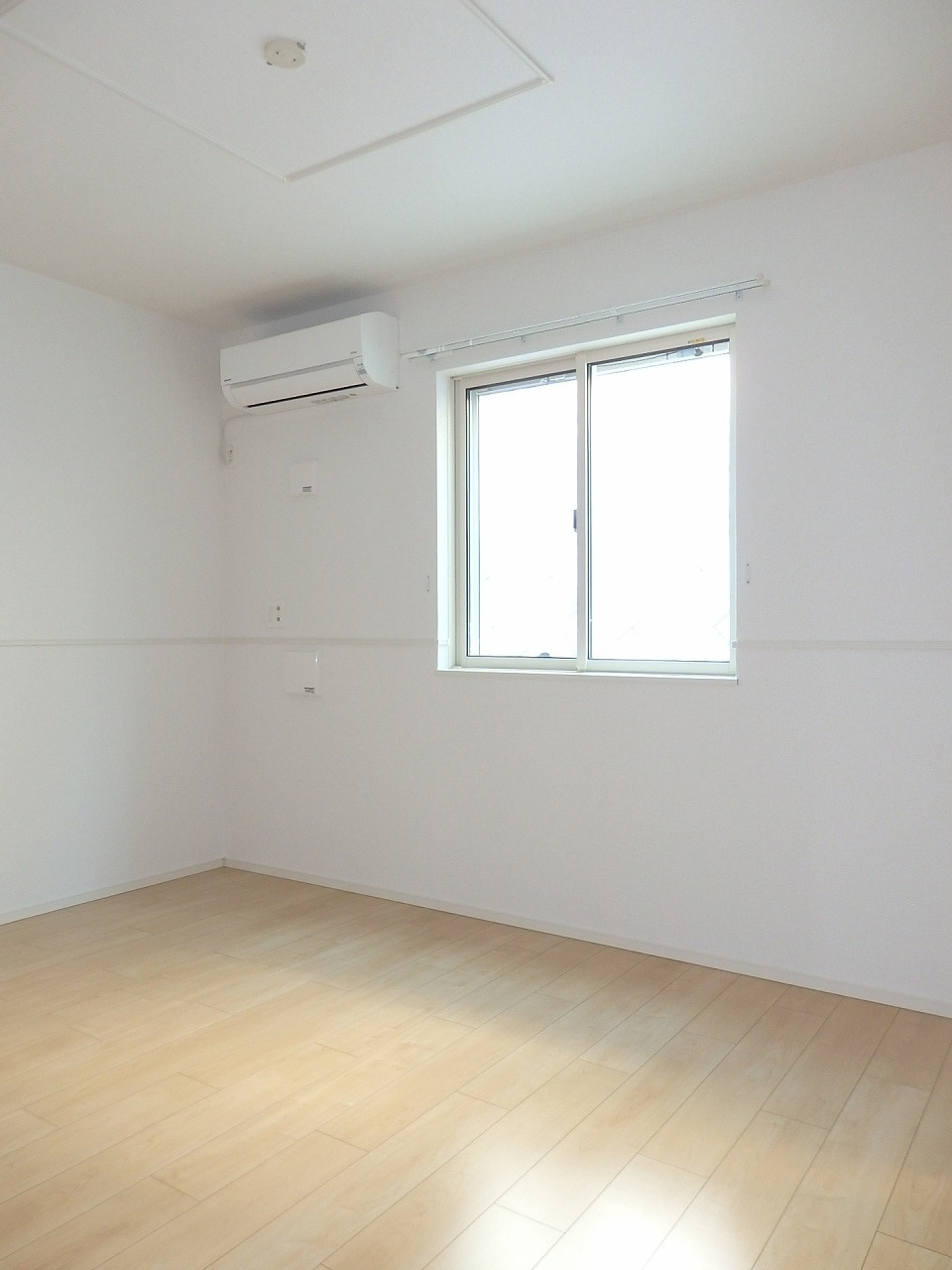 広島市安佐南区山本９丁目のアパートの寝室