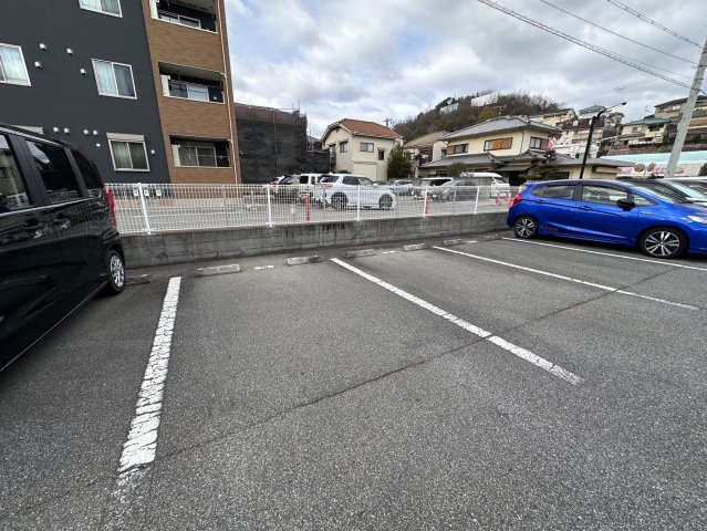 メゾン　ウイングの駐車場