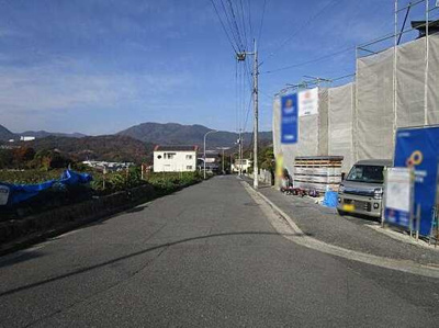 【前面道路含む現地写真】 | 広島市安佐南区伴東８丁目 三菱沼田（大原台）No.2