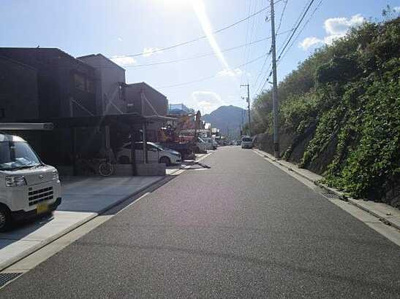 【前面道路含む現地写真】 | 広島市安佐南区山本新町４丁目 東亜祇園ニュータウン春日野