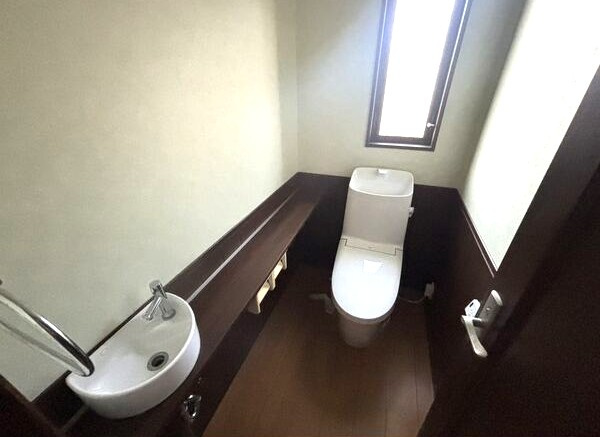 岩倉市中本町貸家のトイレ