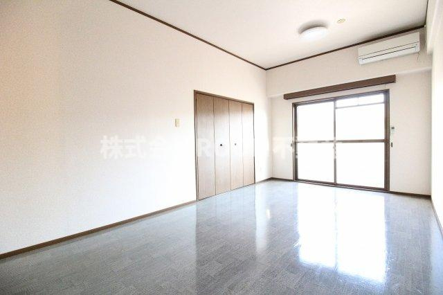 第8年見マンションの洋室|居間です