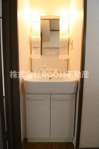第8年見マンションの洗面所|脱衣スペースもあります