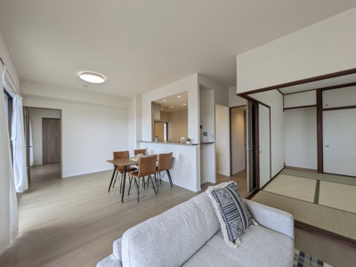 【居間・リビング】 | ヴェルディ宇品東 | ☆ホームステージングしています。家具は撮影用です。