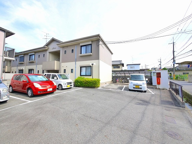 フローレ木津Ａの駐車場|駐車場完備です