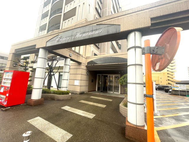 アンピール比恵南の外観|重厚感のあるおしゃれな外観ですね♪