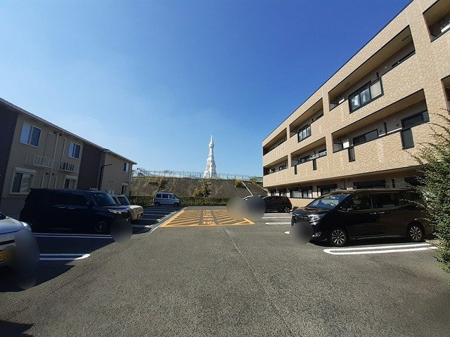 ローレル　ハイツの駐車場