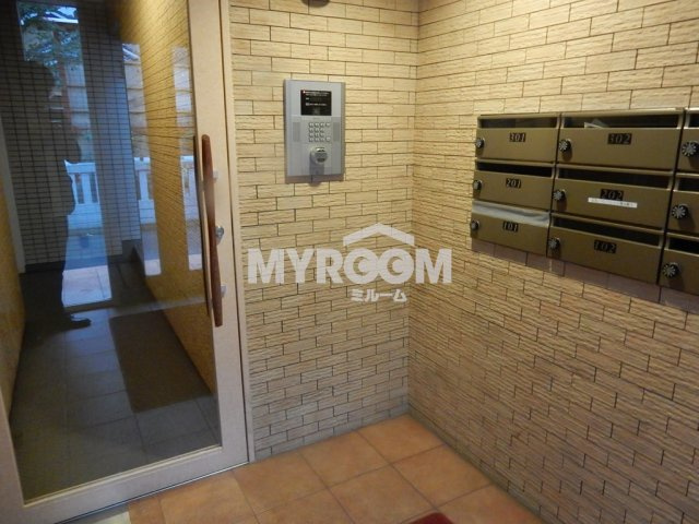 エルピス大久保のエントランス