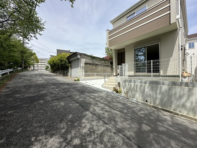 神戸市垂水区南多聞台5丁目新築戸建A号地の前面道路含む現地写真