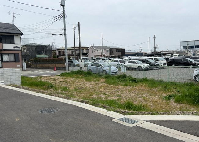 【外観】 | 土地の面積＝住宅面積ではありません。建ぺい率の問題などで、土地のある場所によって住宅を建てられる面積は限られています。高さもしかり、「土地」という言葉の中には、建築条件も含まれると考えておきましょう。