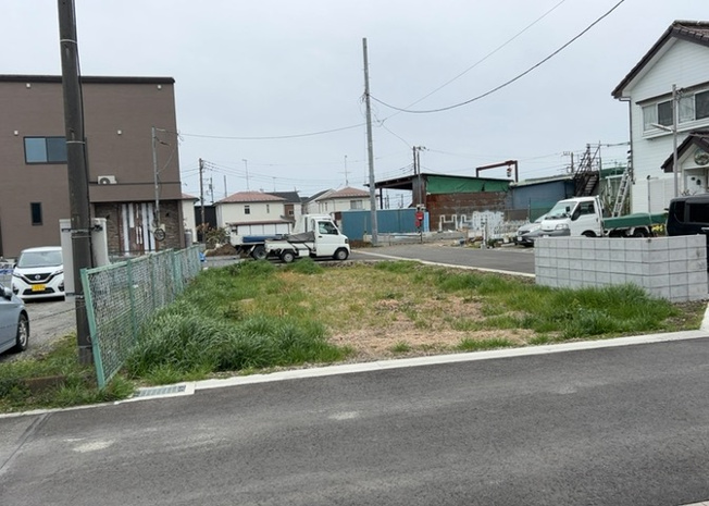 【外観】 | 土地購入を検討されている場合、境界杭がない状態で購入してしまうと境界確定測量をする必要があり、費用がかかります。購入の前に、売主、隣土地所有者立ち合いのもと境界を確定し境界杭を設置するのがベストです。