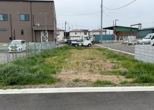 【外観】 | 人が暮らすうえで日光は大切な要素となります。日当たりの良さは譲れないポイントですね。併せて近くに大きな建築物の建築予定がないか、あるいはそれが可能な土地が近くにないか事前に確認することもお勧めします。