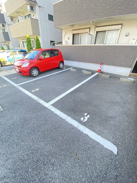 フジパレス宝塚南Ⅰ番館の駐車場