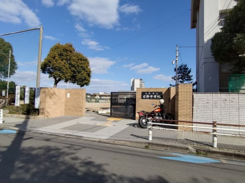ろうきん立花コーポA棟の周辺|日新中学校（約350ｍ）
