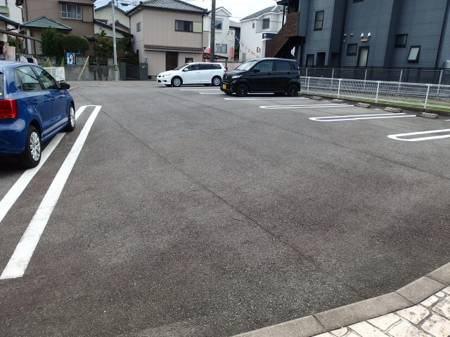 ボヌール・チムニーの駐車場