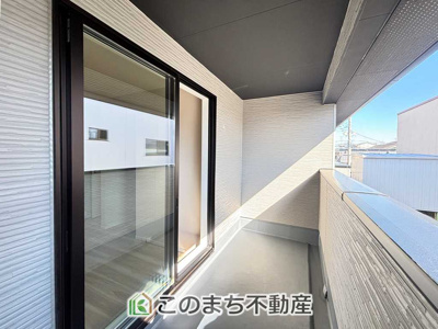 【バルコニー】 | LIGARE小山市城東10期　 | 南向きのバルコニーは陽当り良好で、お洗濯物もよく乾きます！
