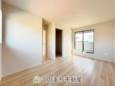【洋室】 | LIGARE小山市城東10期　 | 南向きで陽当たりの良い洋室♪風通しもよく快適です☆