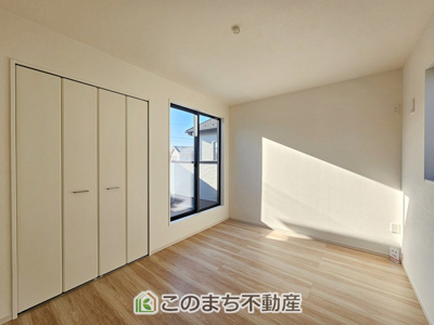 【洋室】 | LIGARE小山市城東10期　 | 南向きで陽当たりの良い洋室♪風通しもよく快適です☆