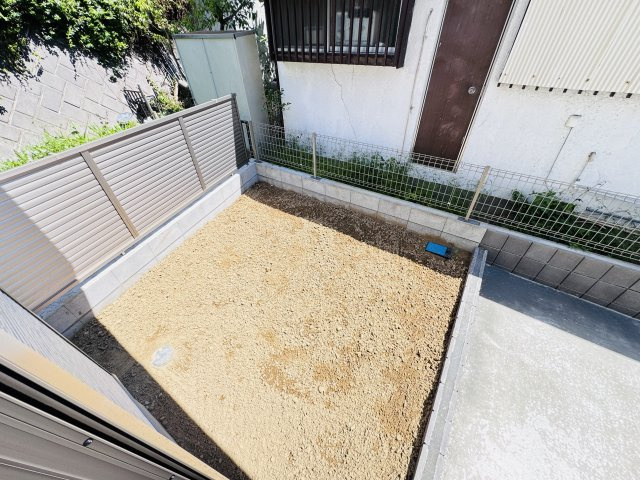 柏市つくしが丘２丁目新築戸建の庭|リビング前南側庭スペース