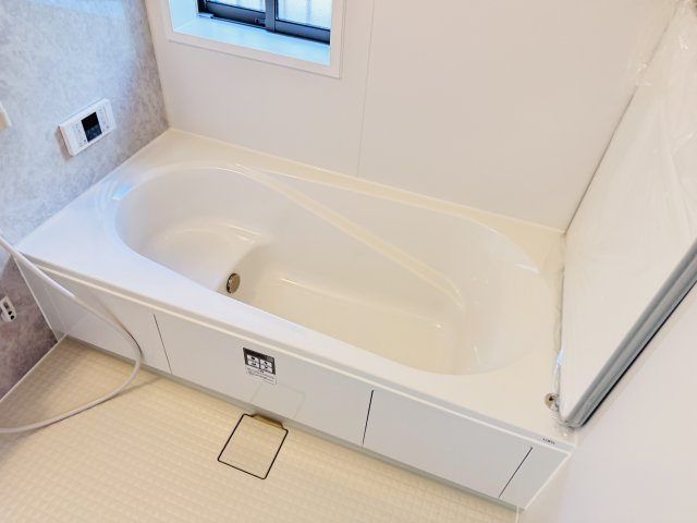 柏市つくしが丘２丁目新築戸建の浴室|足を伸ばせる広々浴槽で毎日リラックス♪