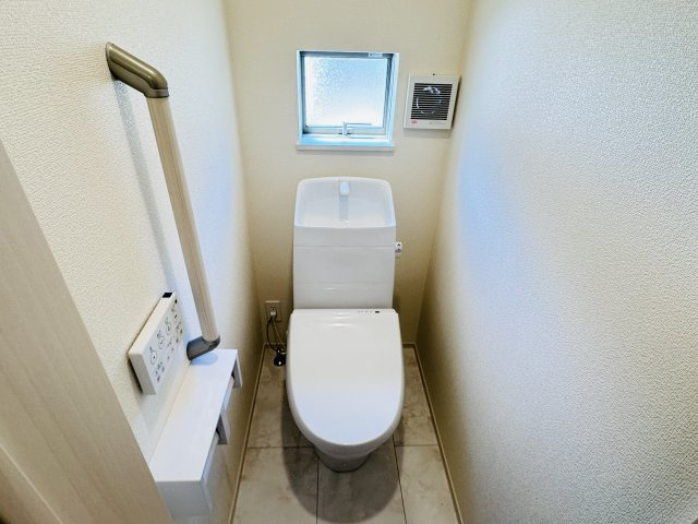 柏市つくしが丘２丁目新築戸建のトイレ|温水洗浄暖房便座つきトイレ
