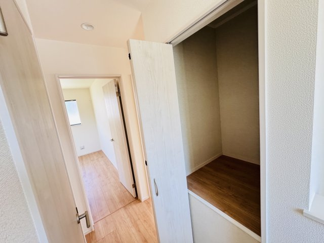柏市つくしが丘２丁目新築戸建の収納|2Fホール収納