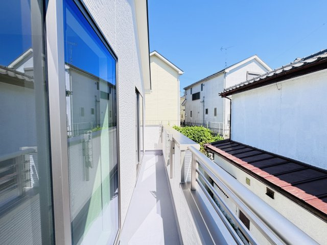 柏市つくしが丘２丁目新築戸建のバルコニー|南向きワイドバルコニー・日当たり良好♪