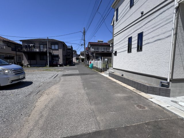 柏市つくしが丘２丁目新築戸建の前面道路含む現地写真|西側前面道路・幅員約5ｍ