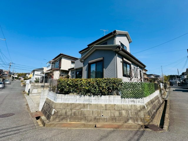 富里市新橋　中古戸建の前面道路含む現地写真