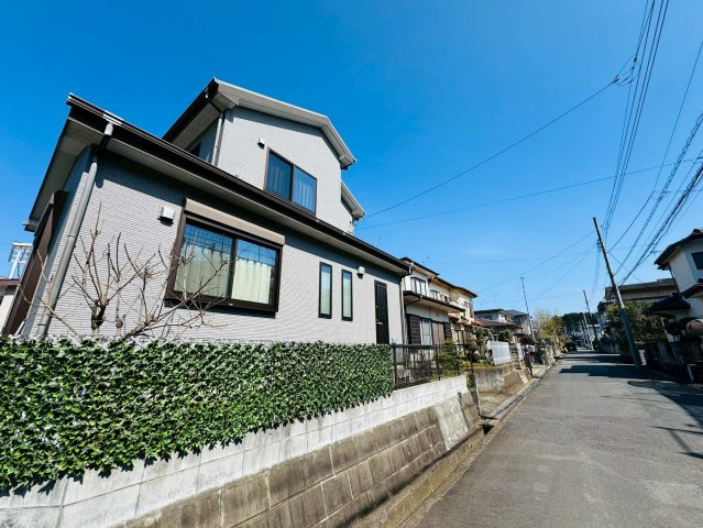 富里市新橋　中古戸建の前面道路含む現地写真