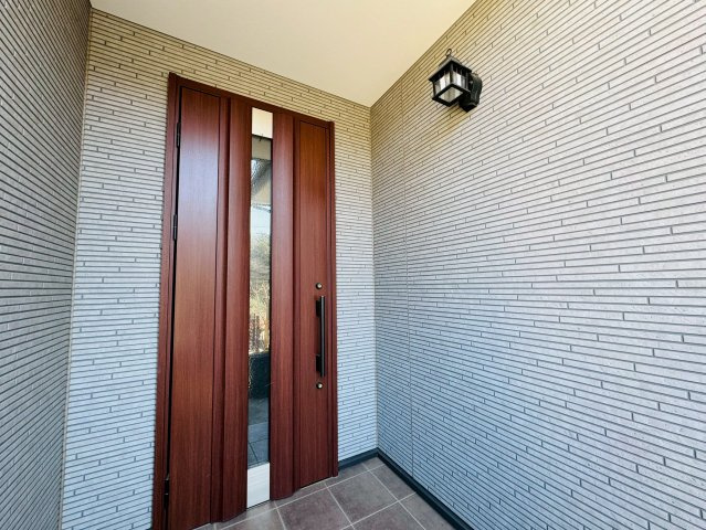 富里市新橋　中古戸建の玄関
