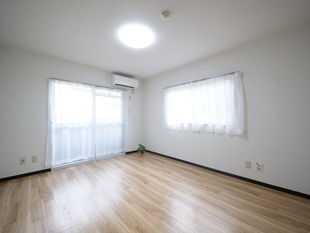ラジール伊島の居間・リビング|※写真は別の部屋のものです。