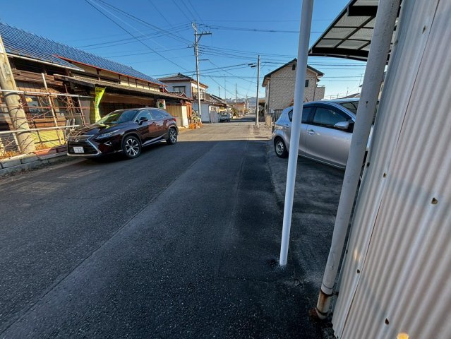 足利市本城　バス停3分の中古物件の前面道路含む現地写真