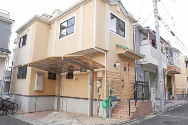 北条3丁目　中古一戸建ての外観|新しい生活にいかがでしょうか？外観はお住まいの顔になります。こだわりたいポイントですね。外壁塗装や屋根塗装のご相談も承っております。
■現地内覧・資金計画相談・住宅ローン相談もお問合せ受付中■