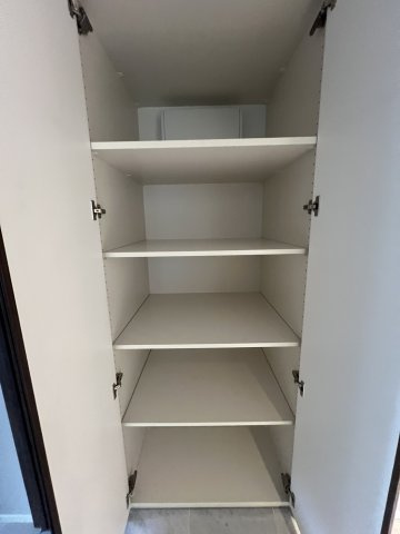 廊下に収納があります