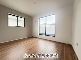 【洋室】 | LIGARE小山市城北15期　 | 窓が多く明るい室内が好印象☆