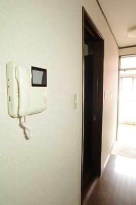 【セキュリティ】 | グローバルワタナベ | TVモニターフォンで来客のチェック。
