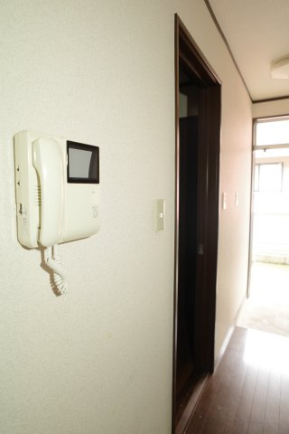 【セキュリティ】 | グローバルワタナベ | TVモニターフォンで来客のチェック。