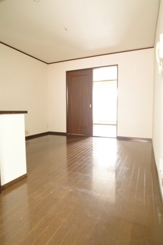 【居間・リビング】 | グローバルワタナベ | これだけ広いと、きっとペットも快適でしょう！