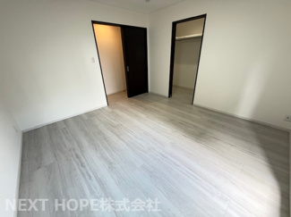 【洋室】 | 西淀川区中島1丁目中古戸建　築浅 | ２階洋室８帖です♪バルコニーに面した明るく開放的な室内です！ぜひ現地でご確認ください！！