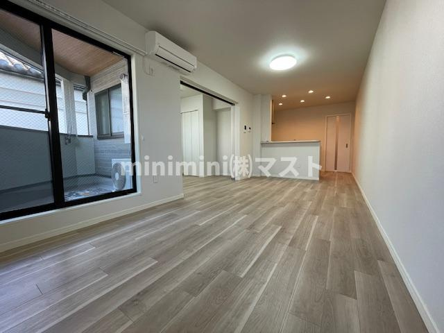 グラン今里NORTHの居間・リビング