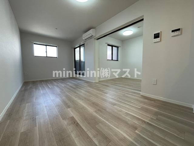 グラン今里NORTHの居間・リビング