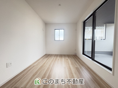 【洋室】 | LIGARE小山市城北15期　2号棟 | 2面採光の明るい洋室☆