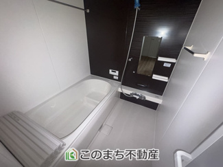 【浴室】 | LIGARE小山市城北15期　 | お風呂は足を延ばしてゆったり入浴できる広々1坪タイプ☆

ばして入浴できる広々とした1坪タイプのお風呂☆


